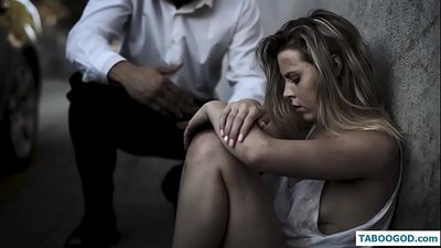 Histori të çuditshme: adoleshente e pastrehë